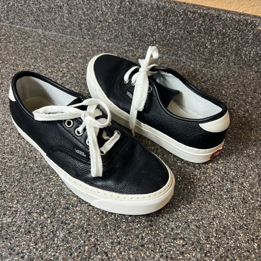 VANS Off The Wall Womens 6.5 Classic Black Leather Sneaker Lace Up Low Top Men 5